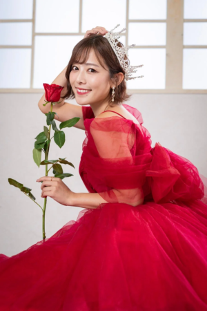 赤いドレスティアラ