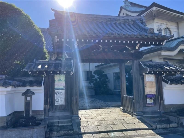 寺院の門