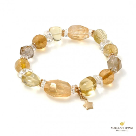 様々な色と形の天然石ビーズで作られたブレスレット