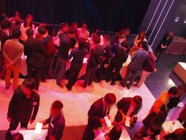 イベント会場での交流の様子