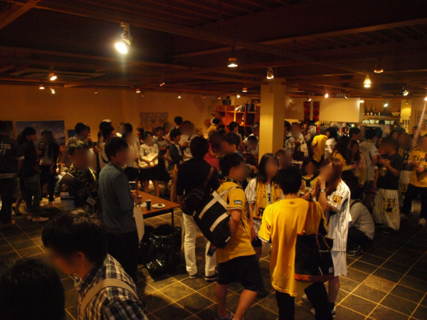 阪神タイガースファンの集まりの様子