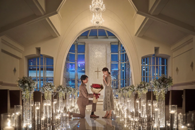 チャペルでプロポーズ、夜景、キャンドル