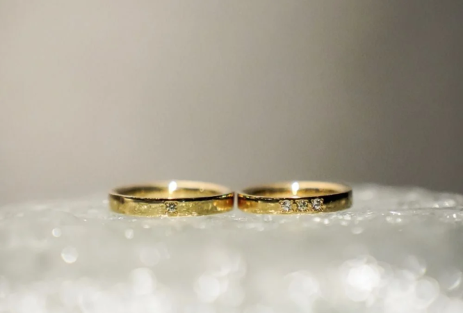 カラーコーティングされた指輪