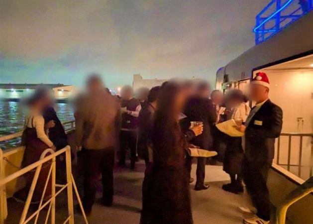 船上でのパーティー風景