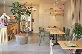 カフェの別アングル