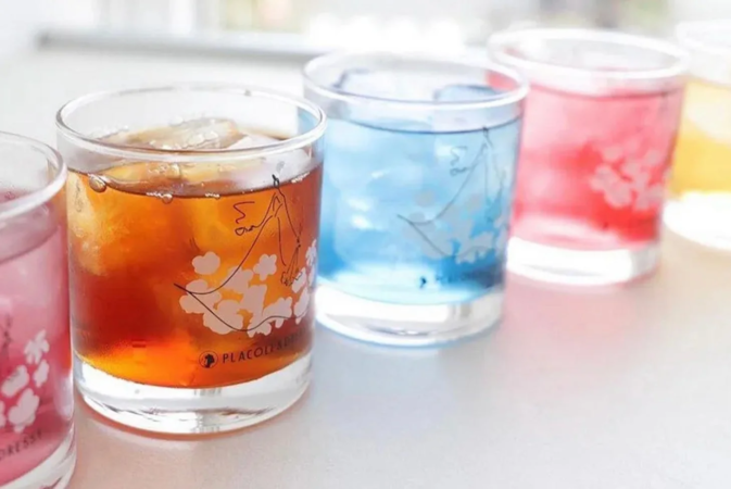 色とりどりのドリンク