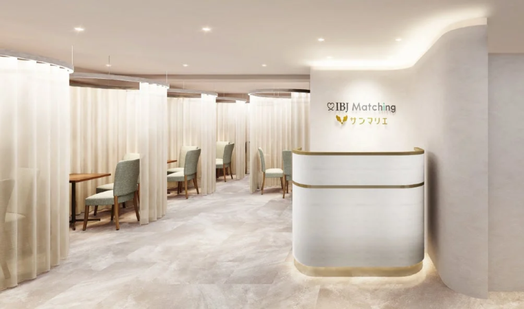 円形カーテンの個室