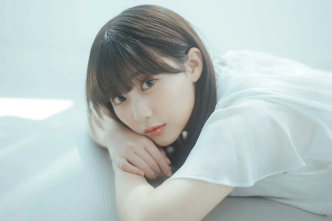 白い服を着た田中美久さん