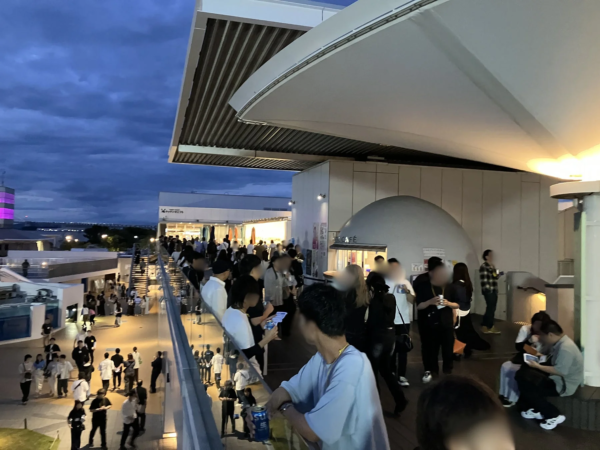 夜のイベント会場