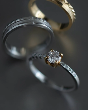 ダイヤモンドの婚約指輪と結婚指輪