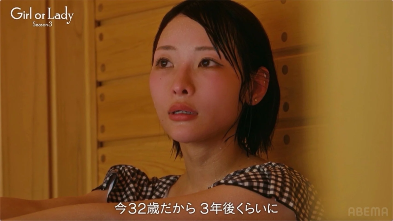 サウナで真剣な表情のエツコ